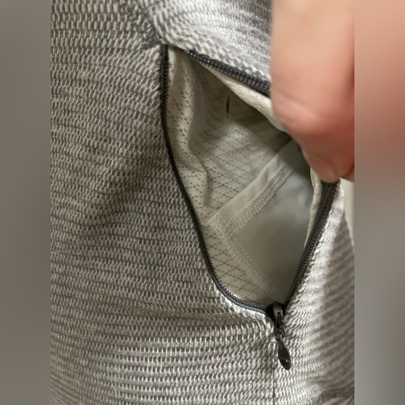 Lululemon size 4 stretchy long sleeve - Picture 2 of 7